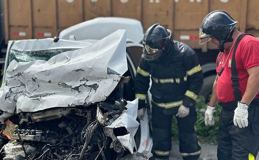 Motorista de táxi perde a vida em choque frontal com treminhão