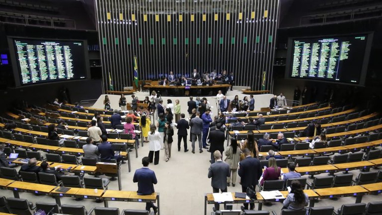 Câmara aprova texto que acaba com descontos de mensalidades associativas em benefícios do INSS