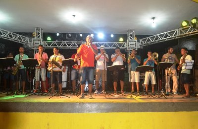 Val Vallin e Sete de Setembro encerram Carnaval de Porto Calvo nesta terça