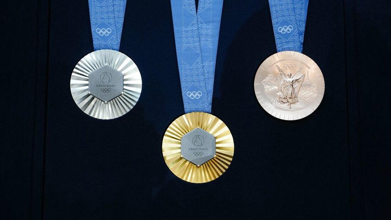 Medalhas dos Jogos Olímpicos de Paris-2024 terão pedaços da Torre Eiffel