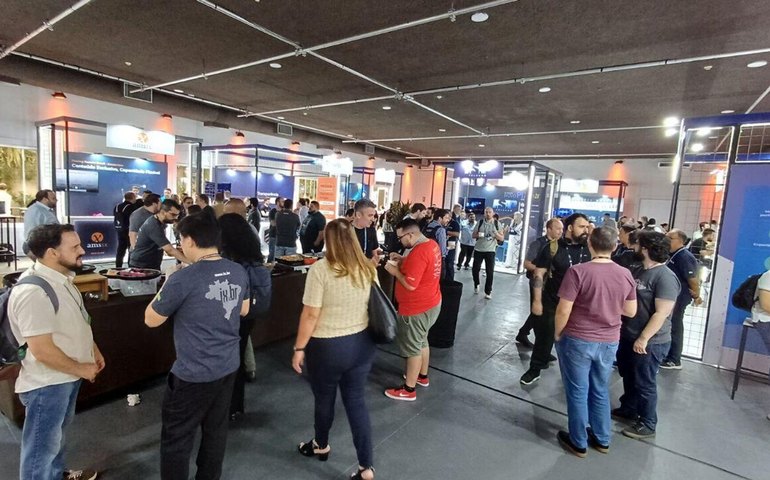 'Tudo que acontece aqui é muito à frente', diz empresário sobre panorama da Internet brasileira