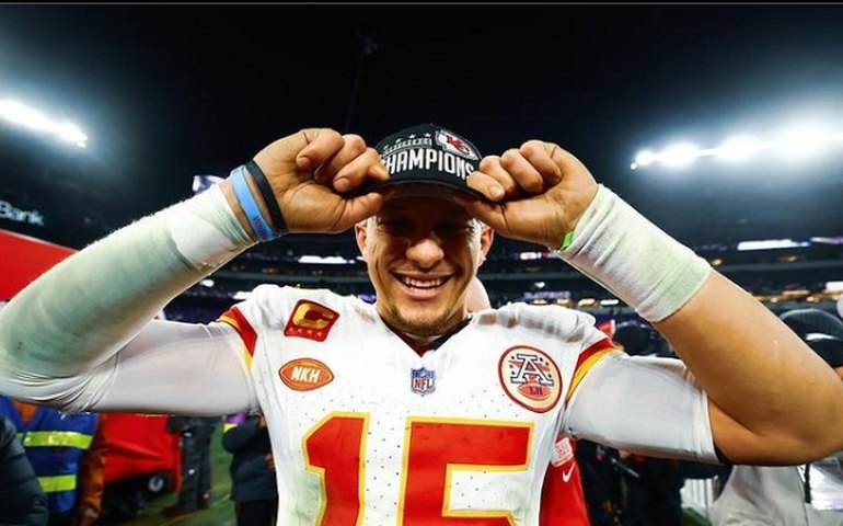 Campos de golfe e futebol particulares, aquário, spa e cinema: conheça a mansão de Patrick Mahomes, campeão do Super Bowl