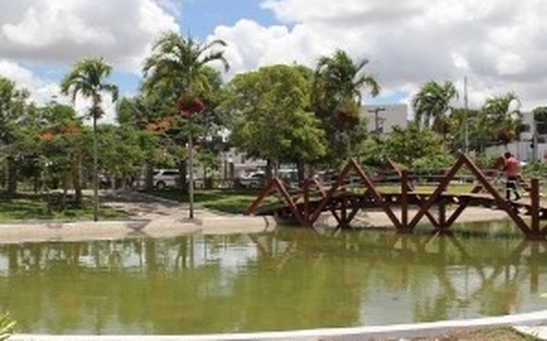 Prefeitura de Arapiraca recupera praças e vai inaugurar academia