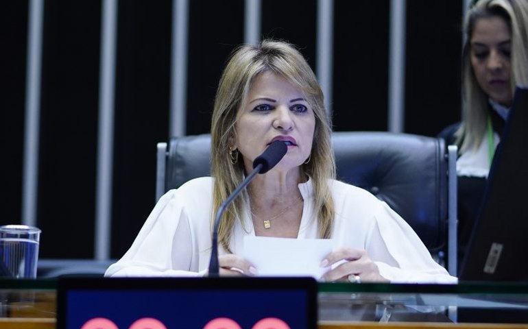 Comissão aprova projeto que garante remuneração total da atleta na gravidez e até cinco meses após o parto