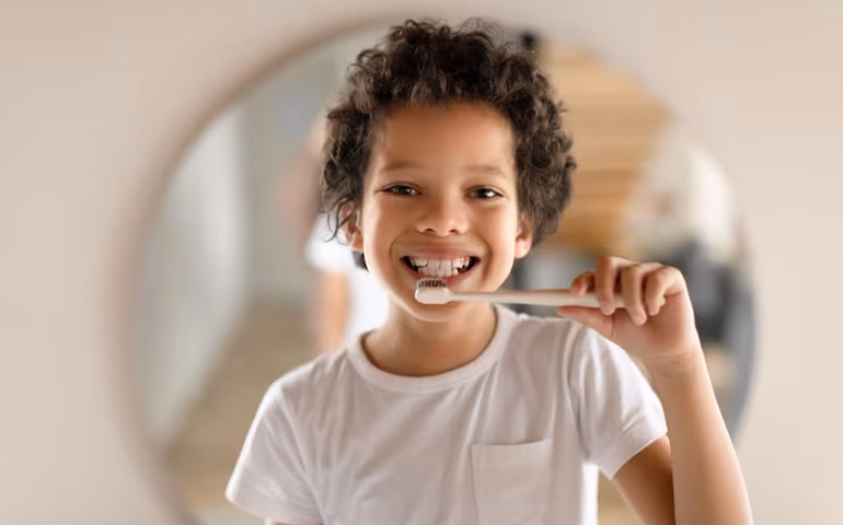 FDA toma medidas para restringir o uso de suplementos de flúor para crianças; entenda