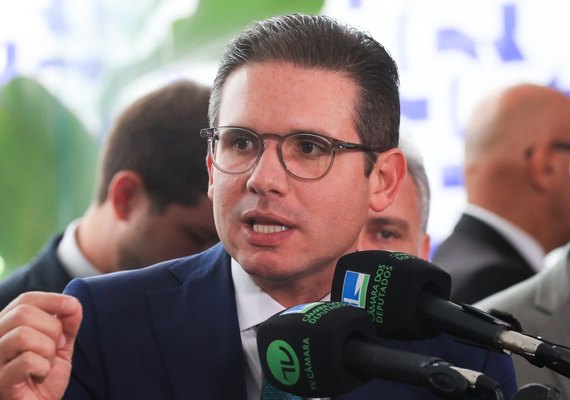 Motta pauta derrubar IOF; Senado vota aumentar número de deputados
