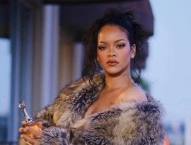 Rihanna diz ter 'pelo menos' 170 músicas ainda inéditas