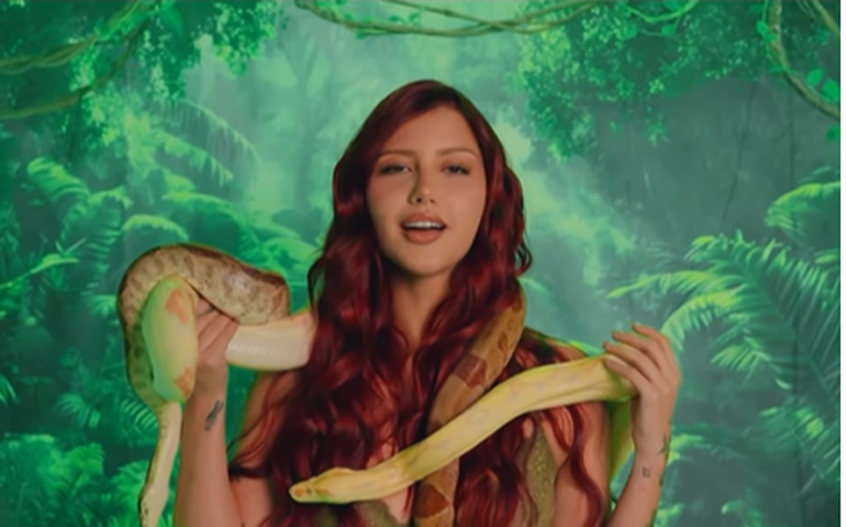 Sofia apresenta terceiro episódio de projeto visual sobre cultura pop brasileira