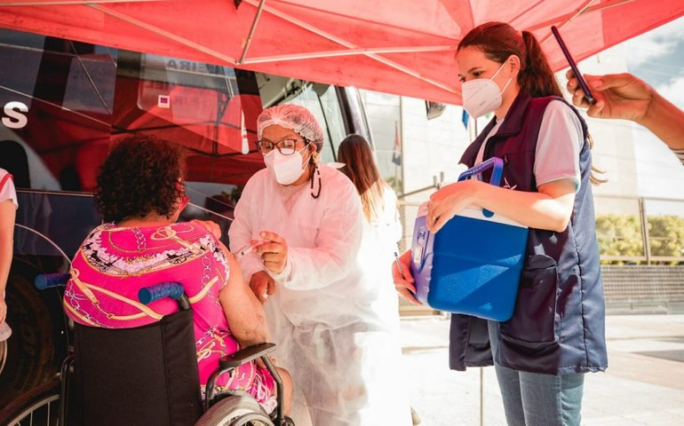 Ônibus da vacina atende no Residencial Maceió I, nesta quinta (17)
