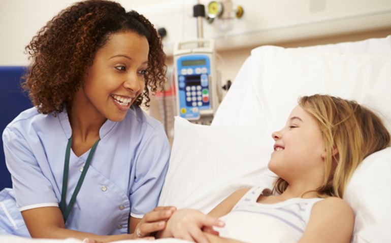 Crianças hospitalizadas recebem visitas literárias em Brasília