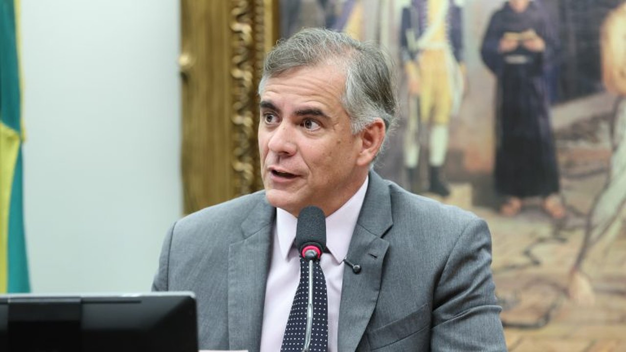 CCJ aprova fim da escala 6x1 e redução da maioridade penal