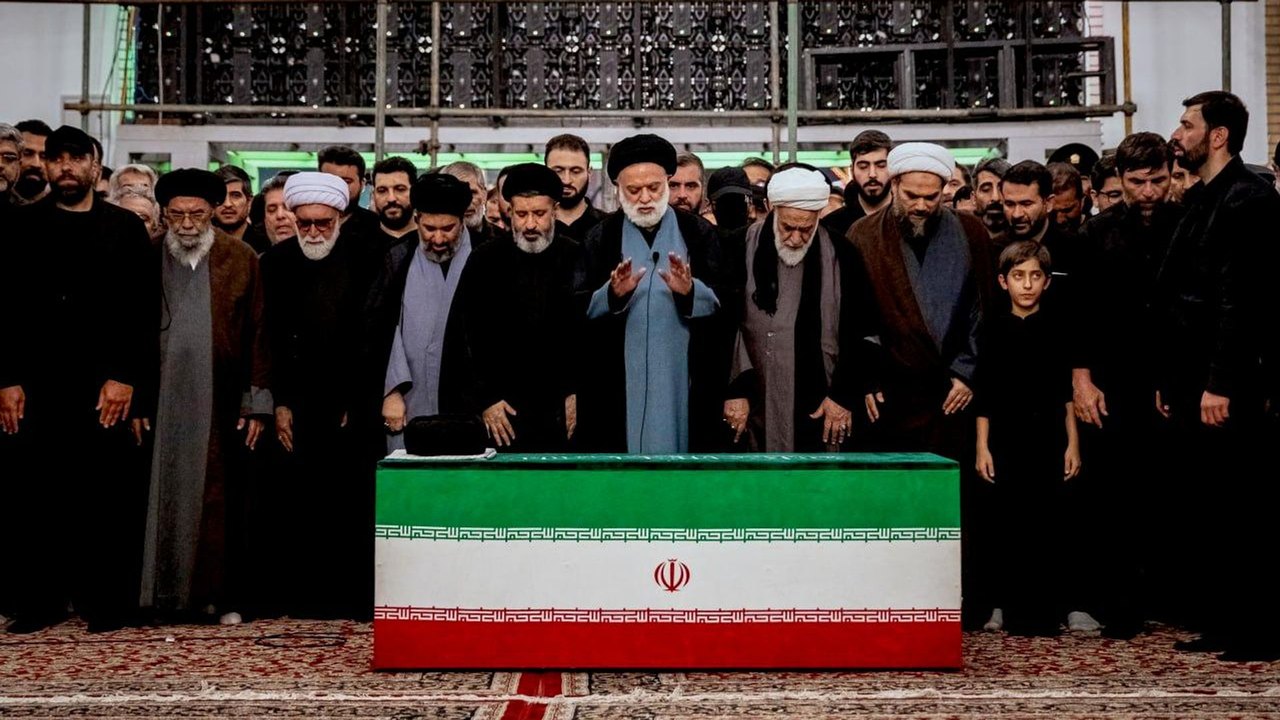 Líder do Irã promete vingança pela morte do pai, Ali Khamenei