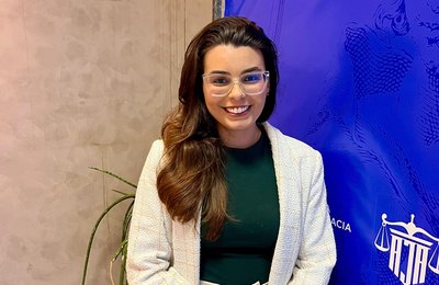 Advogada Júlia Figueiredo reforça importância do combate à violência contra a mulher no Agosto Lilás