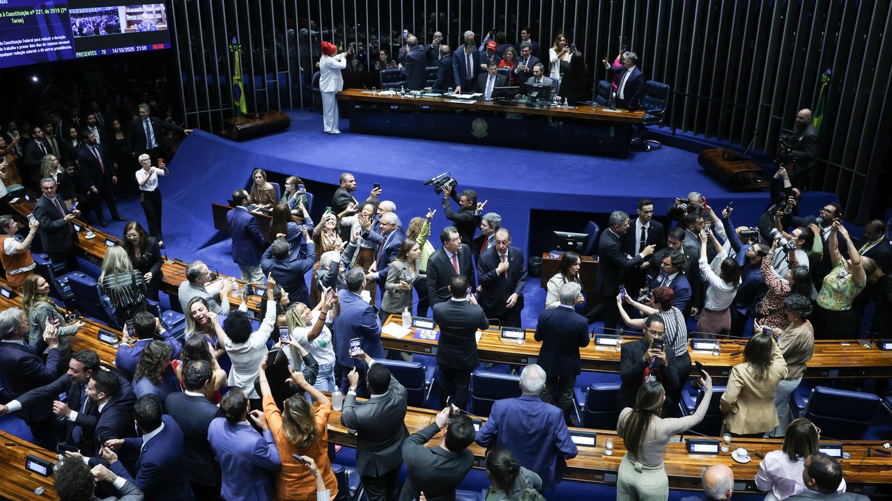 Senado aprova fim da escala 6x1 e redução da jornada de trabalho