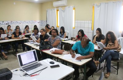Semed capacita professores da Educação Infantil e forma coordenadores e diretores em Marechal
