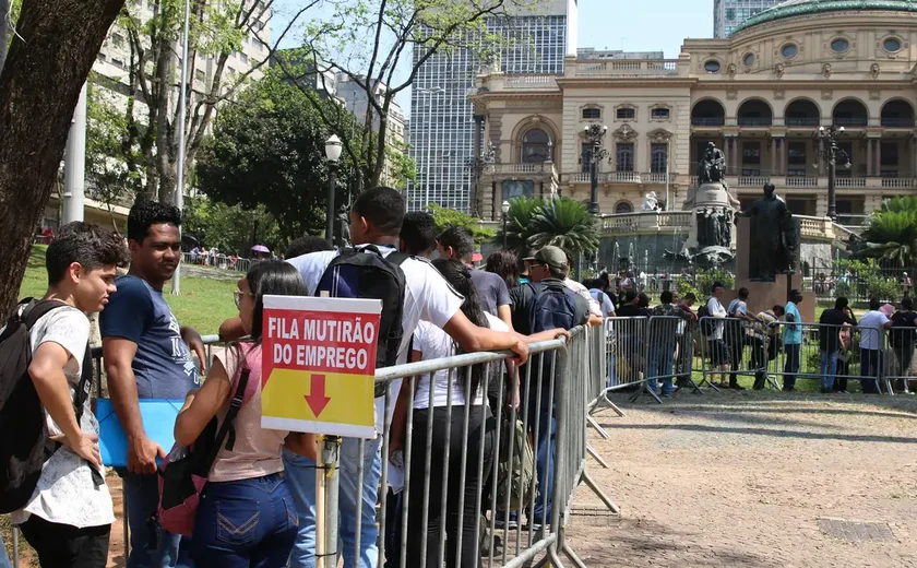 Taxas de desemprego apontam desigualdade entre gêneros e raças no Brasil