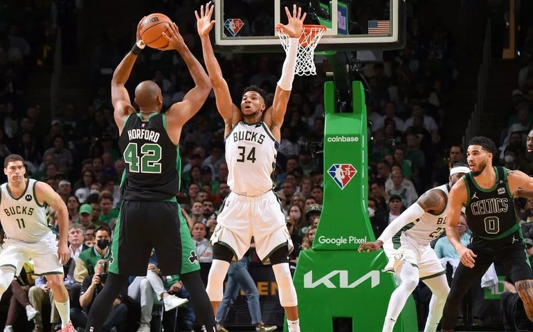 Celtics derrotam Bucks com show de Tatum e forçam jogo 7 na semi dos playoffS