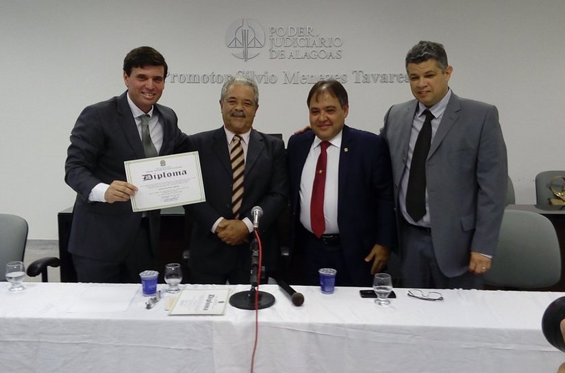 Marcius Beltrão é diplomado para o terceiro mandato de prefeito em Penedo