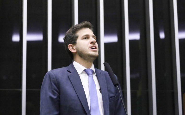 Câmara aprova projeto que aumenta gradualmente para 20 dias a licença-paternidade; acompanhe