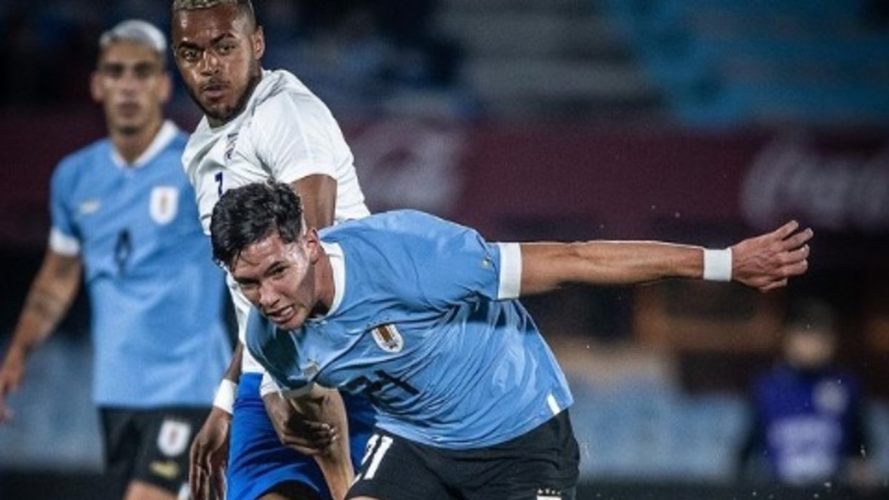 Com dois de De la Cruz, Uruguai faz 3 a 1 no Chile na estreia pelas Eliminatórias