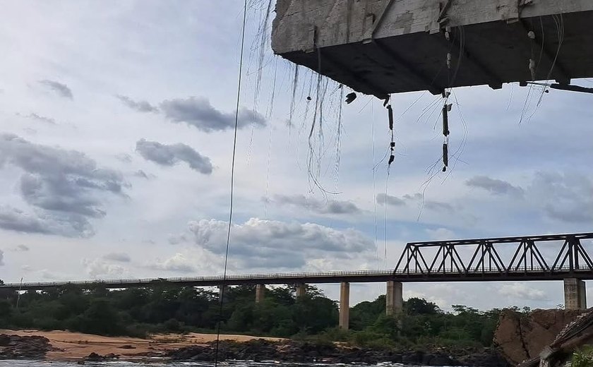 Ponte de 533 metros desaba em TO e caminhões caem no rio; PRF fala em 1 morto