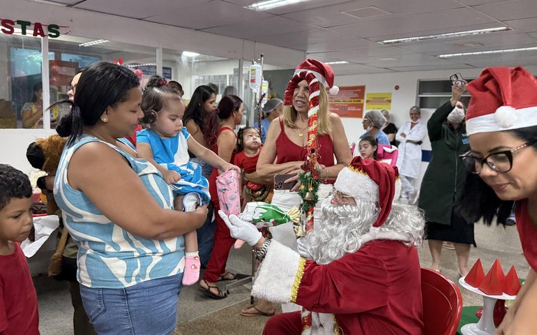 Festa de Natal leva alegria e acolhimento às crianças internadas na Pediatria do HGE