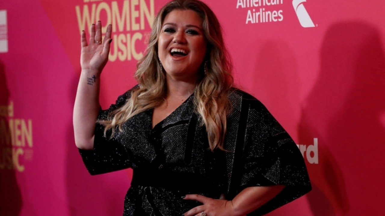 Kelly Clarkson recebe críticas de participante do ‘The Voice’ e se defende