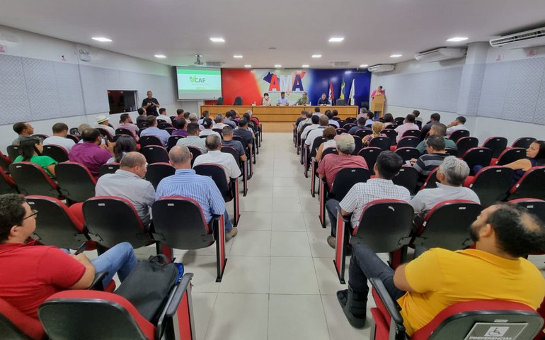 Emater se reúne com prefeitos e secretários municipais de Agricultura para orientação sobre o CAF