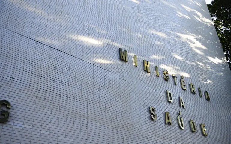Ministério da Saúde anuncia retomada de obras em 290 municípios