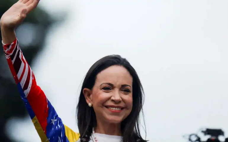 Principal líder da oposição, María Corina vota na eleição venezuelana