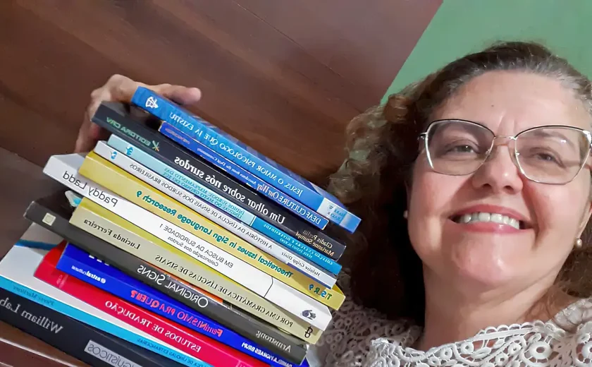 Pesquisadora surda defende doutorado em Libras na UFRJ