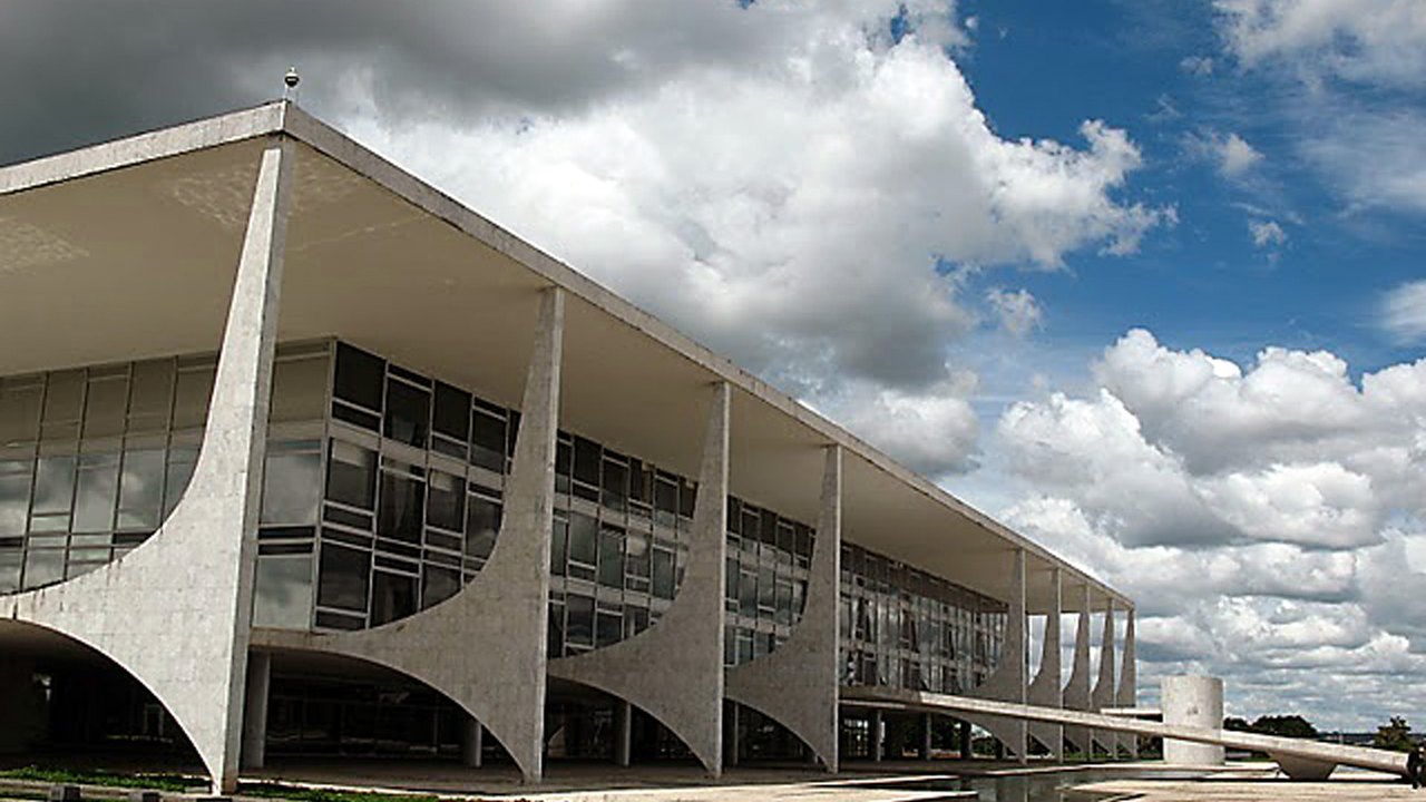 Combustíveis: Governo aposta em corte de imposto e reajuste escalonado