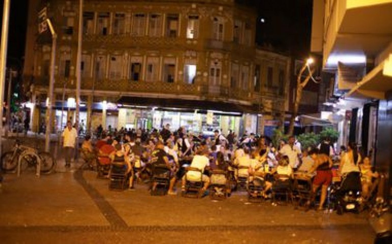 Desabamento parcial de prédio deixa um ferido leve na Lapa