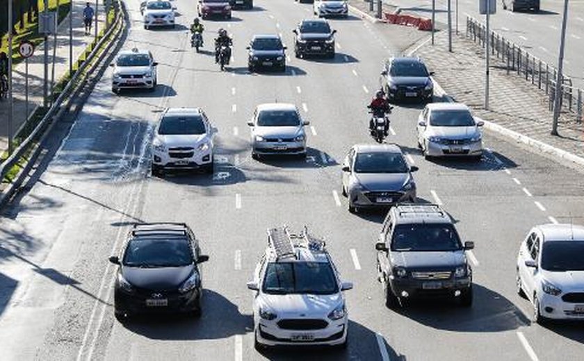 Fluxo de veículos em estradas com pedágio sobe 22,1% em maio ante abril, diz ABCR