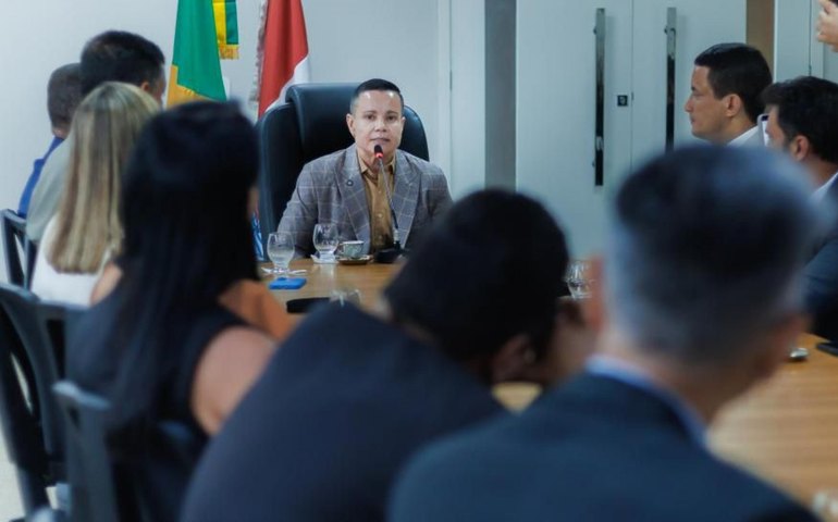 Acordo estruturado pela PGE amplia jornada e garante reajuste para cerca de 2.300 policiais civis