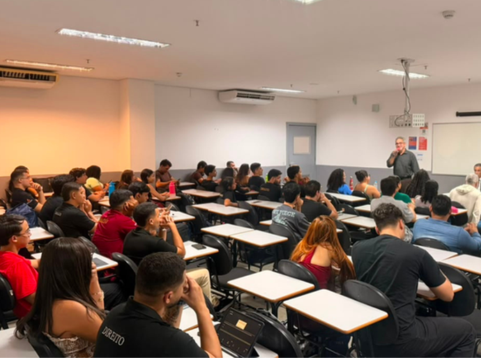 Escola Judiciária Eleitoral promove diálogo sobre cidadania e Eleições na Faculdade Anhanguera