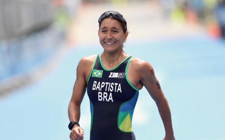 Triatleta passa por procedimento, mas já respira sem aparelhos, diz novo boletim médico
