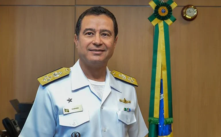 Almirante nega ter colocado tropa à disposição de um plano golpista