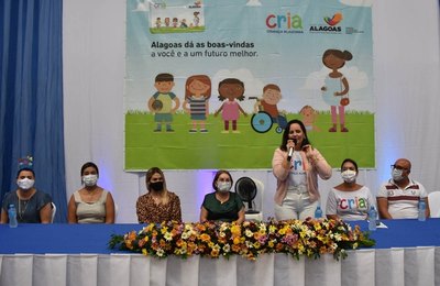 Famílias de Cajueiro recebem Cartão CRIA