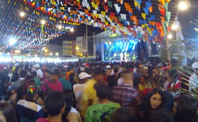 Arapiraca: Shows agitam primeira noite de São João na Cidade Arretada