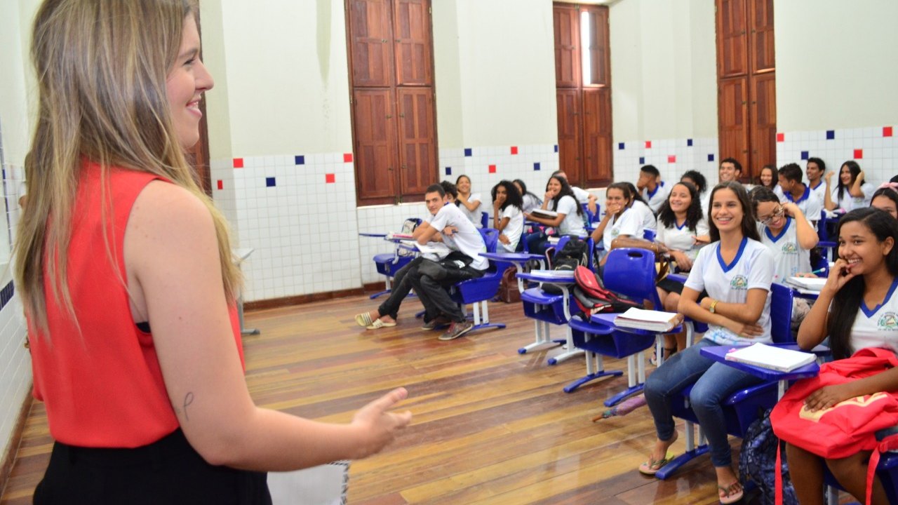 Deputada Cibele Moura faz indicação para que Estado forneça internet a professores durante pandemia