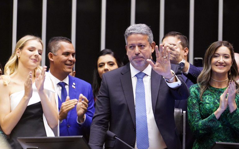 Deputados tomam posse na Câmara; com maior bancada, PL é desafio para Lula