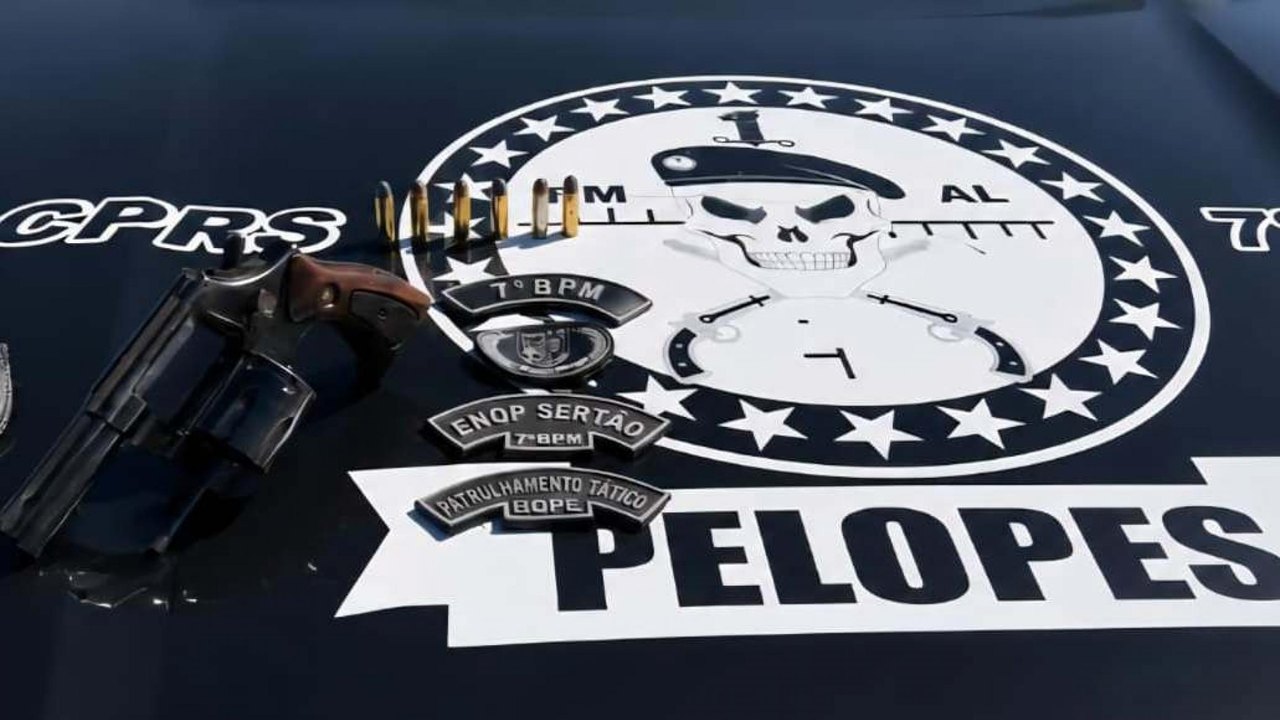 PM prende idoso com arma e munições durante cumprimento de mandado
