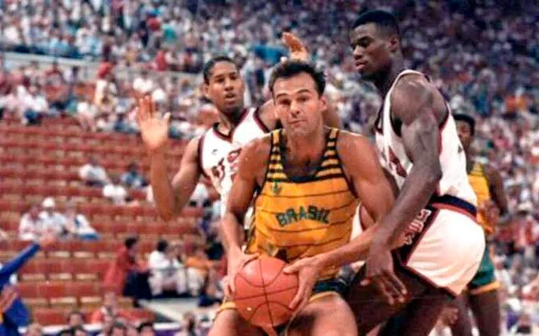 Cinco olimpíadas, zero medalhas, e ainda assim uma lenda: relembre a trajetória de Oscar nos Jogos