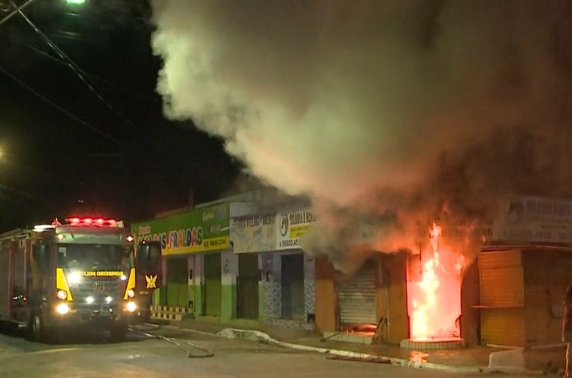 Loja de produtos de couro e agropecuários é destruída em incêndio no Centro de Maceió