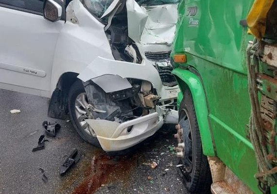 Três pessoas morrem em acidente em Ibategura