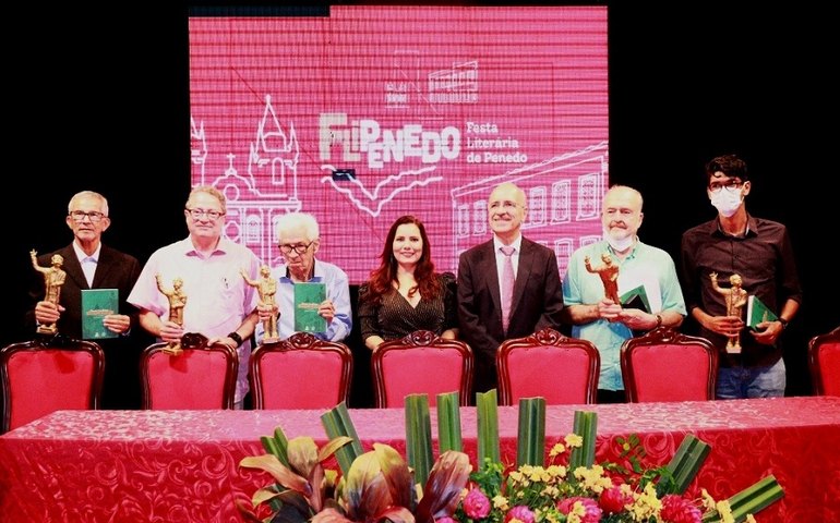 Entrega da Comenda Barão de Penedo encerra FliPenedo 2022