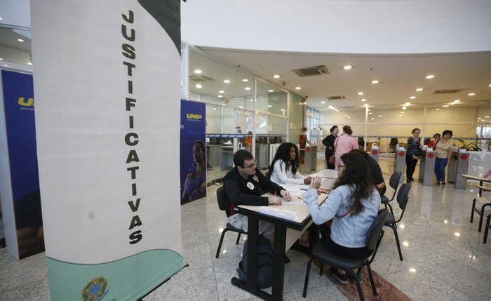 A ausência sem justificativa gera débito com a Justiça Eleitoral