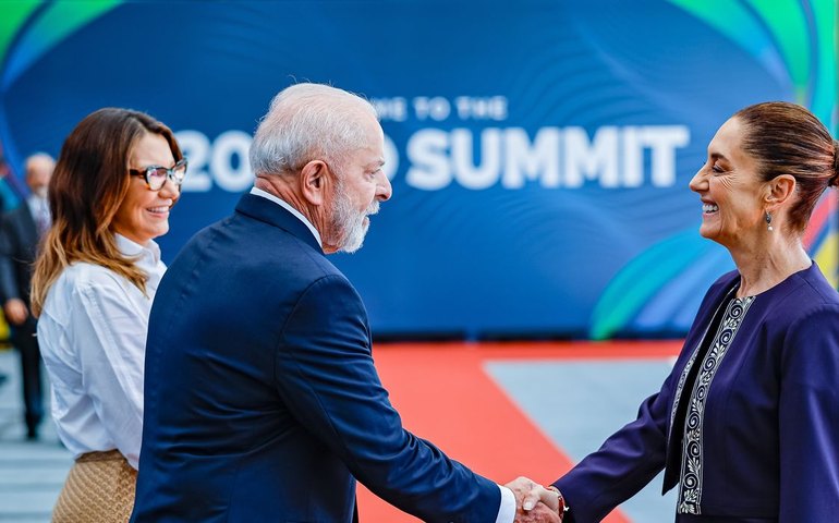 Presidenta do México pede apoio a Lula para produção de etanol