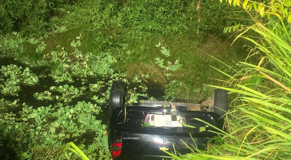 Motorista morre após perder controle do carro e cair em lago na Rodovia SE-200